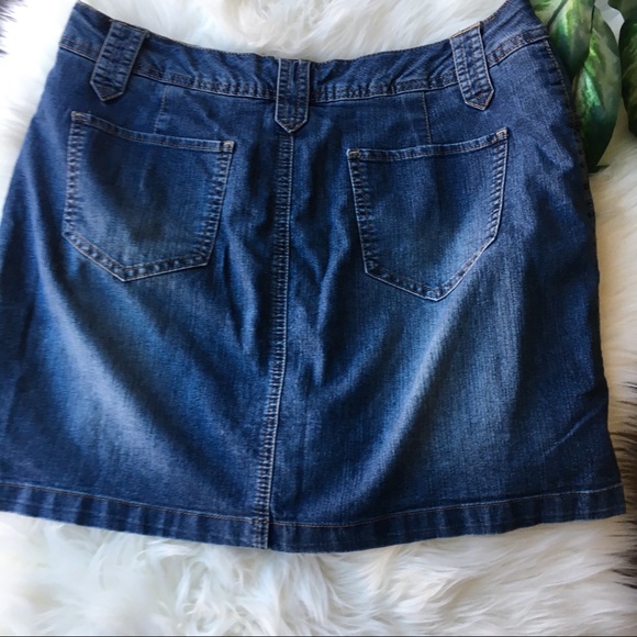 St. John’s bay shorts and denim skirt - Picture 3 of 8